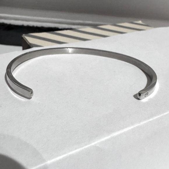 ✨ Mantra Brand Silver Inspirational Bracelet - Empowerment for Everyday ✨ - Picture 7 of 12